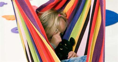 tid til en lur i Kids Relax Rainbow Børnehængestol