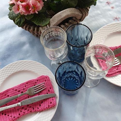 et smukt roligt bord i blå og rosa