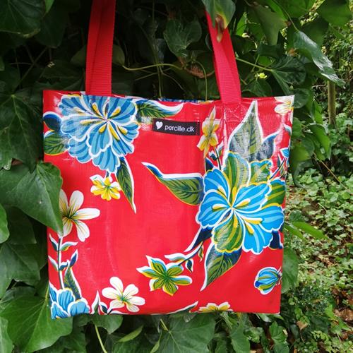 En rigtig fin lille taske i rød voksdug med blomster